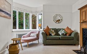 Pass The Keys Appletree Cottage - A Chic Seaside Home And Garden