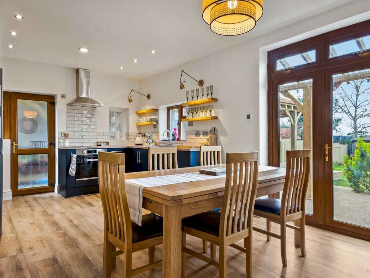 Pass The Keys Appletree Cottage - A Chic Seaside Home And Garden Whitstable Exterior photo