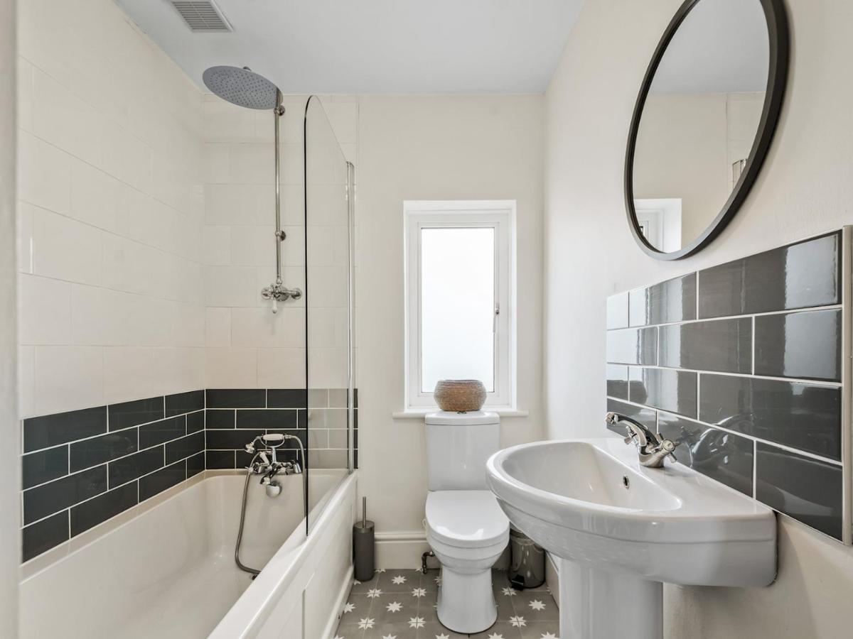 Pass The Keys Appletree Cottage - A Chic Seaside Home And Garden Whitstable Exterior photo