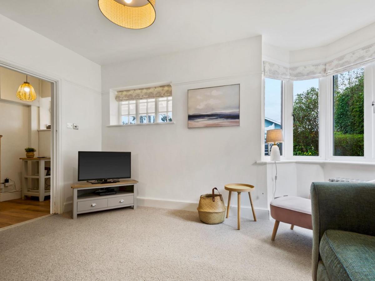 Pass The Keys Appletree Cottage - A Chic Seaside Home And Garden Whitstable Exterior photo